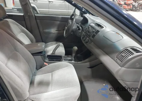 2002 Toyota Camry Le z USA, uszkodzony, nr VIN 4T1BE32K02U555810